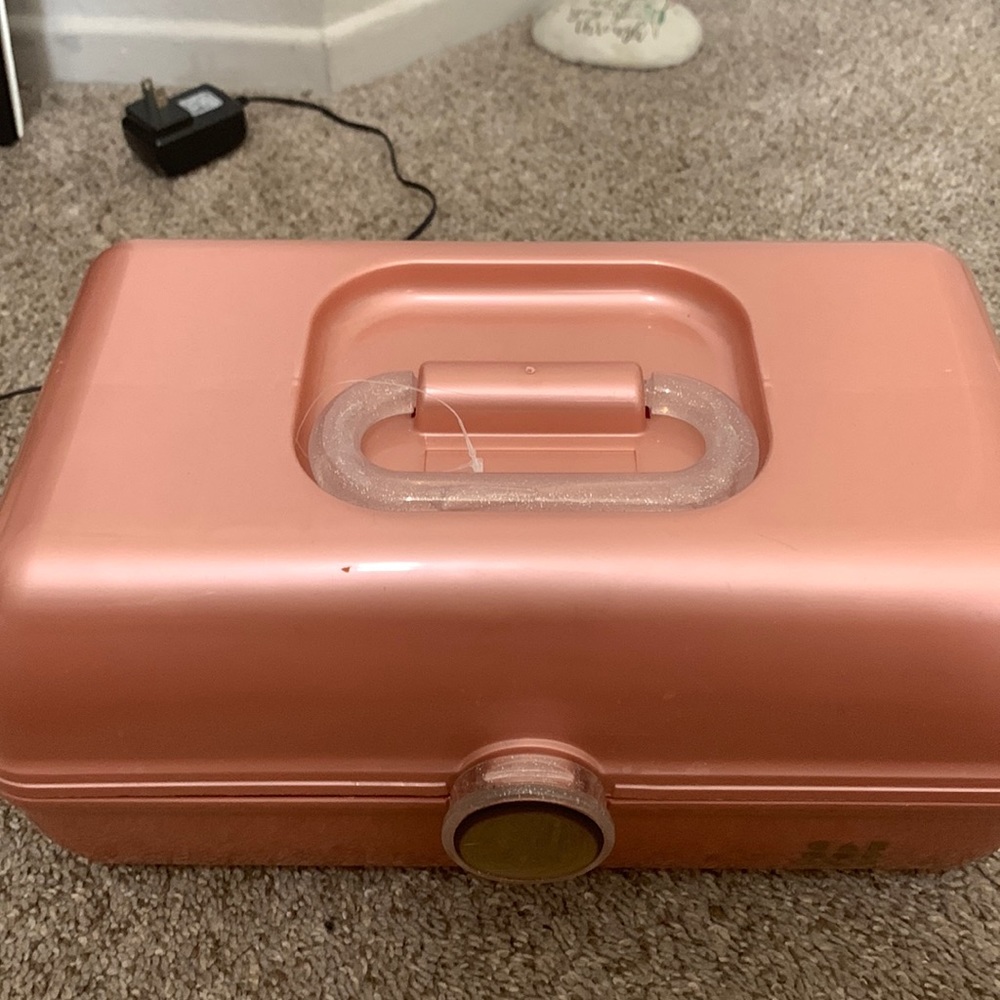 Storage containers